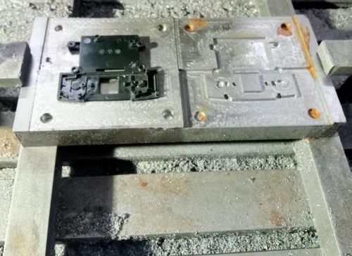 Hot runner mother board injection mould